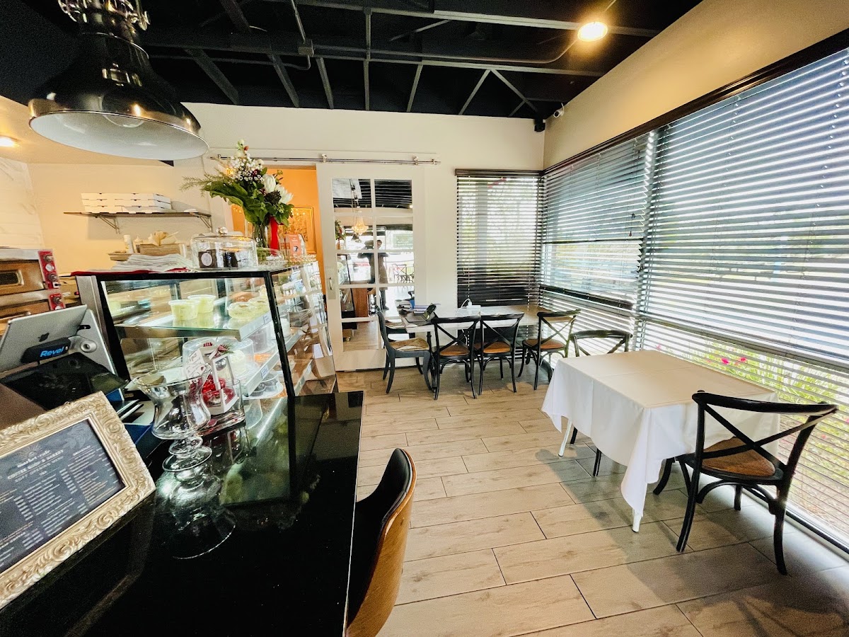 The Market & Cafe At Plate